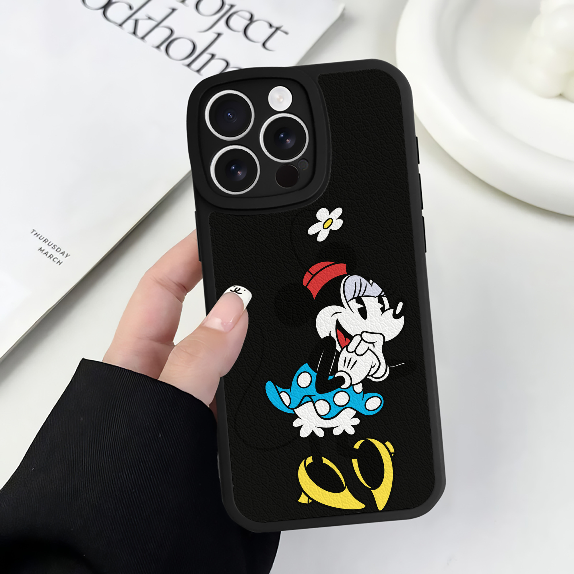 （画像用） ミッキーマウス Mickey Mouse 【iPhone 16シリーズ対応】シリコンスマホケース（レザー調） 材質：シリコン